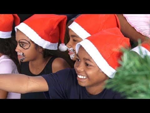 Jovens realizam apresentação de natal em Centro Social