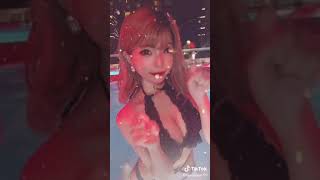 【おっぱい】 tiktok 胸チラ むぎゅむぎゅ！ #Shorts