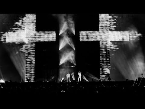 Beyoncé and Jay-Z - Intro/Holy Grail (On The Run II Tour DVD)
