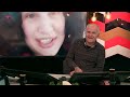 Ali en Bep geven elkaar een goodiebag