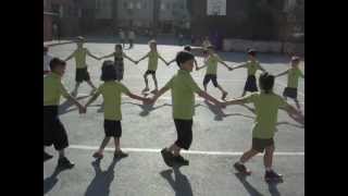 preview picture of video 'Güzelyalı İlköğretim Okulu 1/D Sınıfı, Okuma Bayramı 2009 (1.Bölüm)'