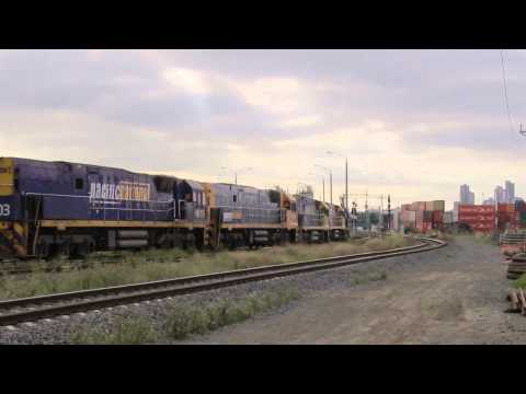 Five "NR class" locomotive lashup at Dynon
