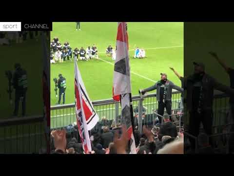 Jogadores e torcedores do E.Frankfurt no final da partida... Salzburg 2-2 Eintracht Frankfurt