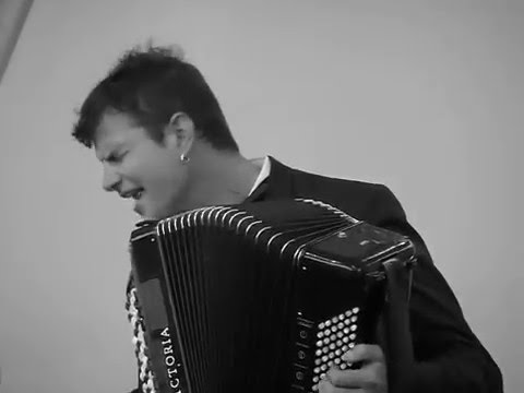 Vincent Peirani Singing While Playing an Accordion Solo