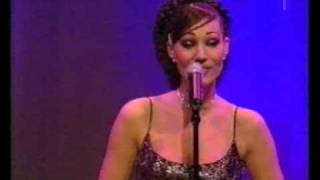 Charlotte Perrelli i "Årets Julkonsert 2001"