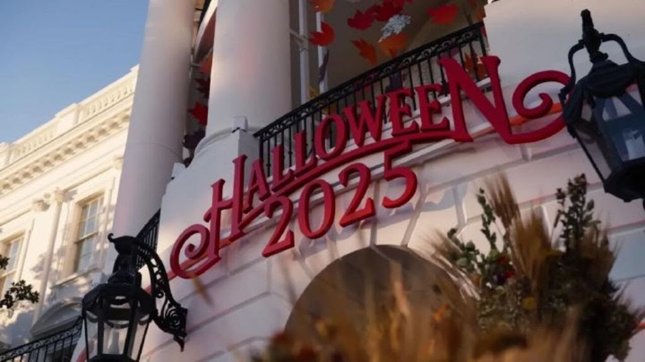 "Dolcetto o scherzetto" alla Casa Bianca, la festa di Halloween con Trump, Melania e tanti bambini