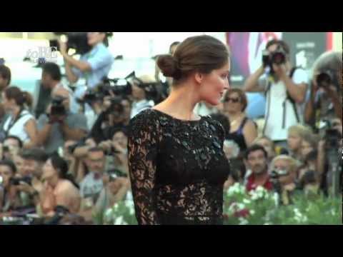 Festival di Venezia 69 - Kasia Smutniak apre il red carpet della prima giornata