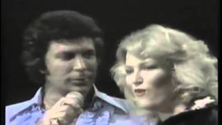 Tom Jones &amp; Tanya Tucker - Help Me Make It Through the Night