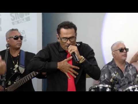 Rasqueado com os maninhos  no lamba show 