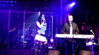 Duele el amor: Aleks Syntek a duo con Shery (en vivo)