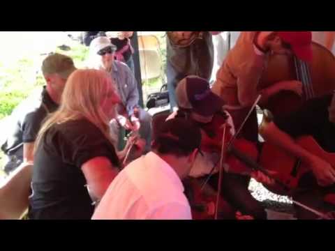 download lagu mp3 mp4 Tom Riccio Banjo, download lagu Tom Riccio Banjo gratis, unduh video klip Tom Riccio Banjo
