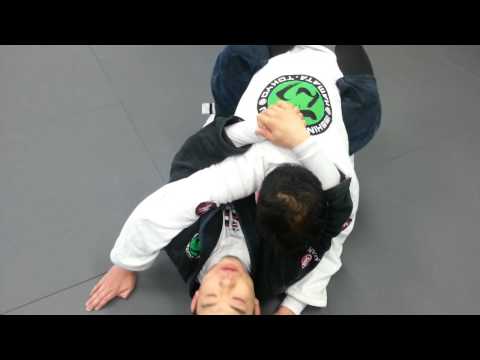 クローズドガードからの三角締め – ブラジリアン柔術