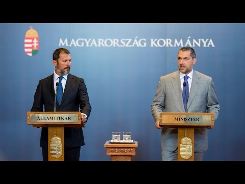 Lázár János Miniszterelnökséget vezető miniszter a...
