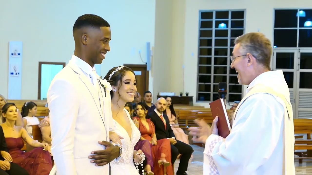 Padre fala verdades aos noivos na Cerimônia de Casamento. Tristeza, Risos e Emoções . (*)
