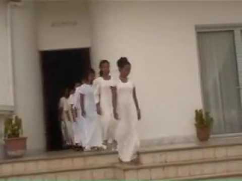 Ampifitia omeo azy ny tananao