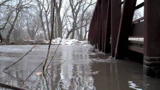 preview picture of video 'Flood Waters Reach the Pedestrian Bridge in Brookside Park - Ames, Iowa 2010'