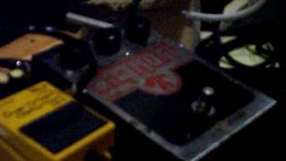 Video thumbnail for 1977 Electro Harmonix Big Muff EH1322 Fuzz demo by basscajon