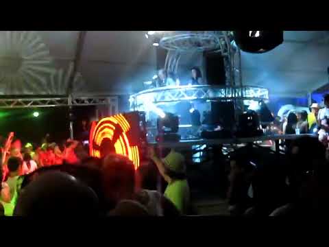 Toni Braxton - Make My Heart (Avicii Replacer Remix) [Avicii & Philgood @ WMC 2010]