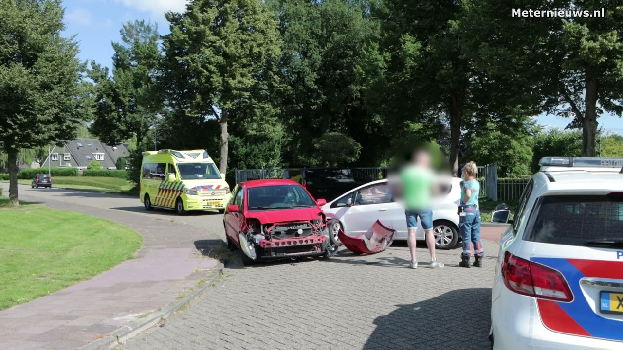 Auto’s botsen in Klazienaveen(Video)