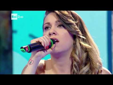 Beatrice Pericoli interpreta La Nevicata del '56 di Mia Martini a Mezzogiorno in Famiglia