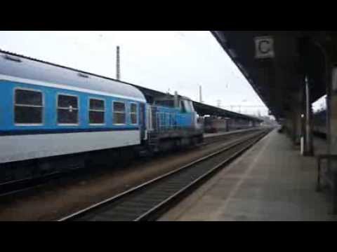 714 015-5 vysunuje R 907 ze stanice Olomouc hlavní nádraží