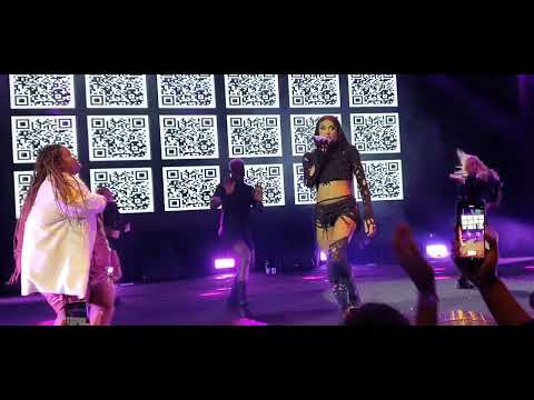Pabllo Vittar ft. Mc Carol - Descontrolada (Performace completa)