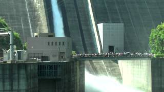 preview picture of video '宮ヶ瀬ダム観光放流　Miyagase　Dam　Discharge for tourists 2009'