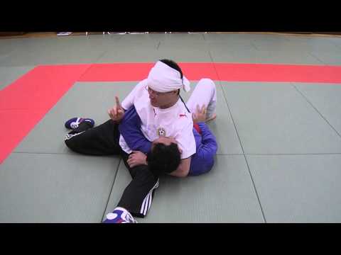 袈裟固めからの関節技稽古