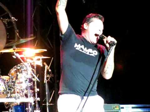 Golden Earring - Liquid Soul - 013 - Tilburg - 13-05-2011.wmv