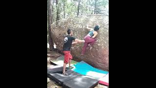 Video thumbnail de Doble Hombro, 6c. Albarracín