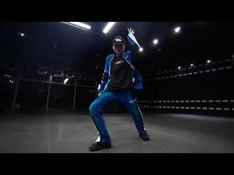 Liu Yuxin's 5 million followers on weibo benefit!!! Popping dance with her master Linmeng!