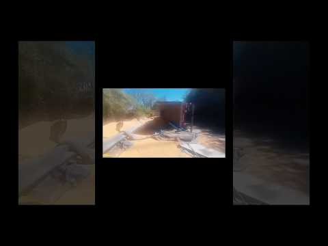 Carreta tomba na PR-090 em Curiúva e motorista tem apenas ferimentos leves