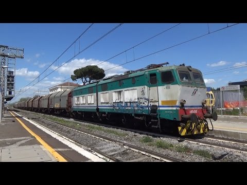 E655.245 sul MRS 56323 Fiorentina di Piombino - Nola Interporto, in transito a Pomezia