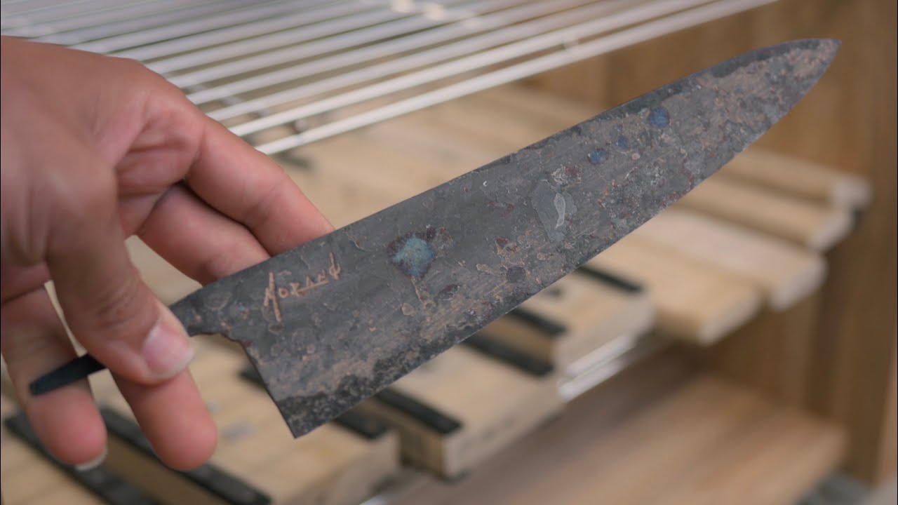 地球の裏側から来た包丁を無骨で美しく仕上げました。