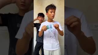 Download lagu Menyala 🔥 Trik Sulap Kertas Jadi Uang 🤩 #youtubeshorts #shorts #tutorial #viral #magic mp3