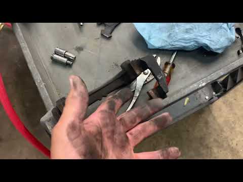 2017 Lincoln Continental Front Brake Pads and Rotors