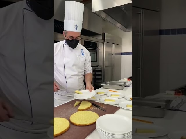 Vídeo relacionado con La escuela de pastelería. Le Cordon Bleu® (LAROUSSE - Libros Ilustrados/ Prácticos - Gastronomía - Grandes Obras)