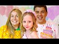 Nastya comemora sua festa de 6 anos com amigos e familiares Nastya comemora sua festa de 6 anos com amigos e familiares