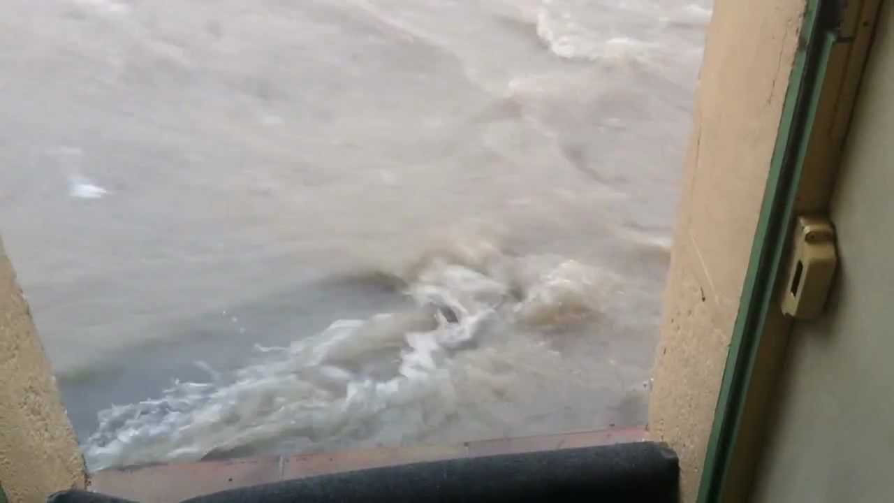 Watch video pluie et inondation vieille route de la gavotte 26/10/2012 pluie et inondation vieille route de la gavotte 26/10/2012