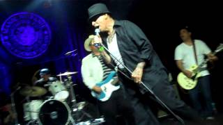 MANIC HISPANIC SHE TURNED INTO LA LLORONA