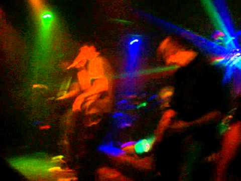 Menarka Punk- Radio Crimen (La Polla Records Cover) En vivo en Don Matheo Bar.