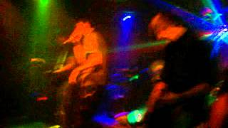 Menarka Punk- Radio Crimen (La Polla Records Cover) En vivo en Don Matheo Bar.