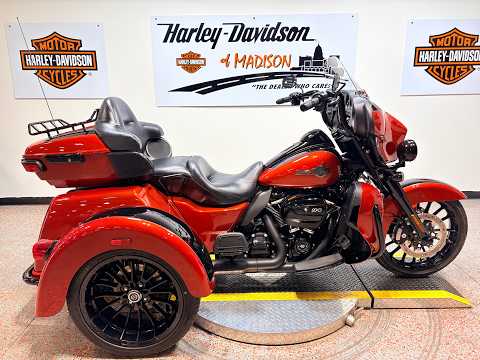 2025 FLHTCUTG Harley-Davidson® Tri Glide® Ultra Whiskey Fire / Vivid Black