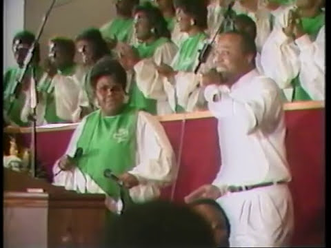 Bishop Jeff Banks "Let's go back to the old landmark/Lyrics with Revival Temple Mass Choir Gospel