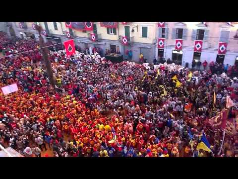 Carnevale Ivrea 2014 - Mercenari Arrivano in Piazza di Città