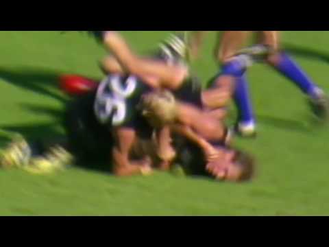 Doug Hawkins clawing at the face of Wayne Blackwell 1985 round 1