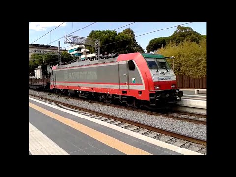 E.483.030 FAS di Sangritana + carri furgoni vuoti in transito a Riccione (MRV Domo II - Fossacesia)