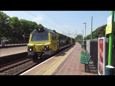 Freightliner 70017 and 70008 scream through Berkhamsted on a Intermodal 07/06/23