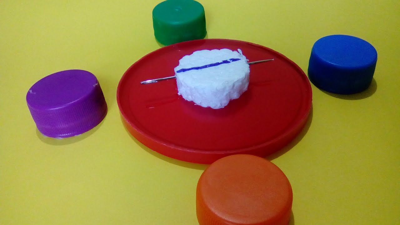 Como fazer uma BÚSSOLA  caseira com agulha e materiais descartáveis para trabalhos escolares | DIY