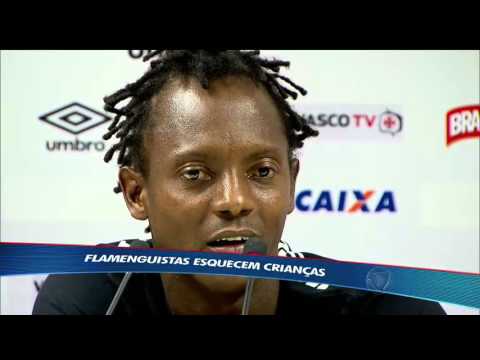 Jogadores do Flamengo esquecem de entrar em clássico com as crianças